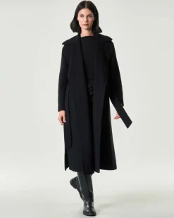 Cappotto nero Emme Marella in panno di misto lana Manteco con scollo a rever e cintura in vita abbinata
