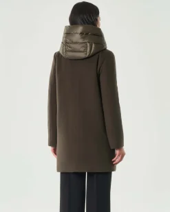 Cappotto verde militare Emme Marella in tessuto diagonale con pettorina e cappuccio imbottiti in nylon removibili