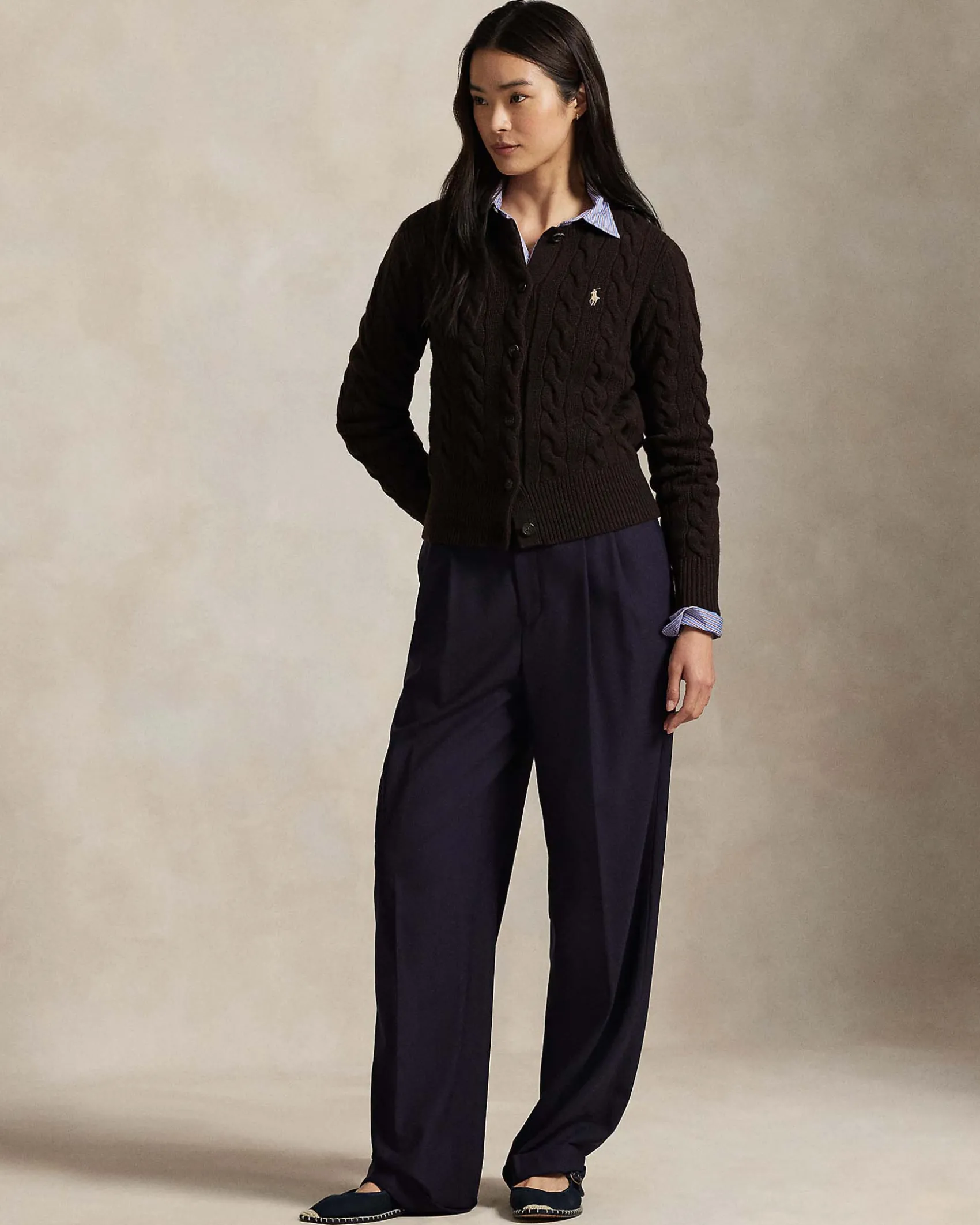 Cardigan color avorio Polo Ralph Lauren in lana e cashmere a trecce con scollo a giro e logo ricamato sul petto