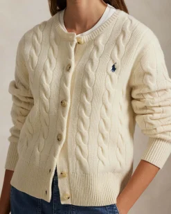 Cardigan color avorio Polo Ralph Lauren in lana e cashmere a trecce con scollo a giro e logo ricamato sul petto