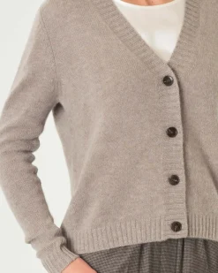 Cardigan color taupe in puro cashmere con scollo a V e chiusura a bottoni