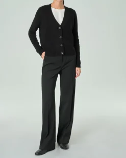 Cardigan nera in puro cashmere con scollo a V e chiusura a bottoni