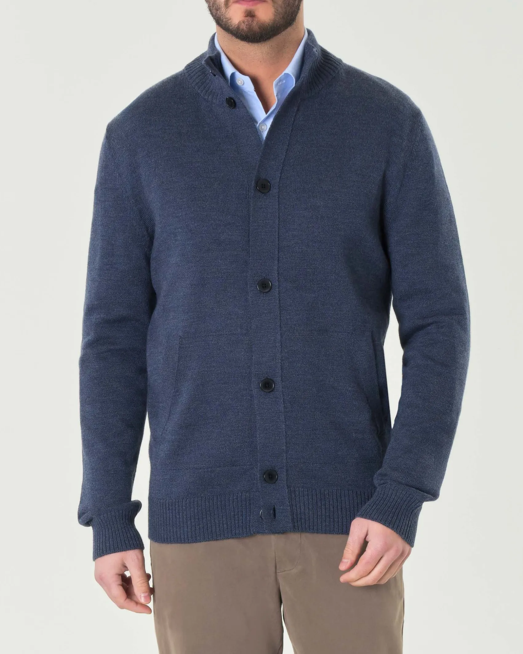 Cardigan Pellizzari blu indaco in maglia finezza 7 di pura lana merino con tasche frontali e collo alto