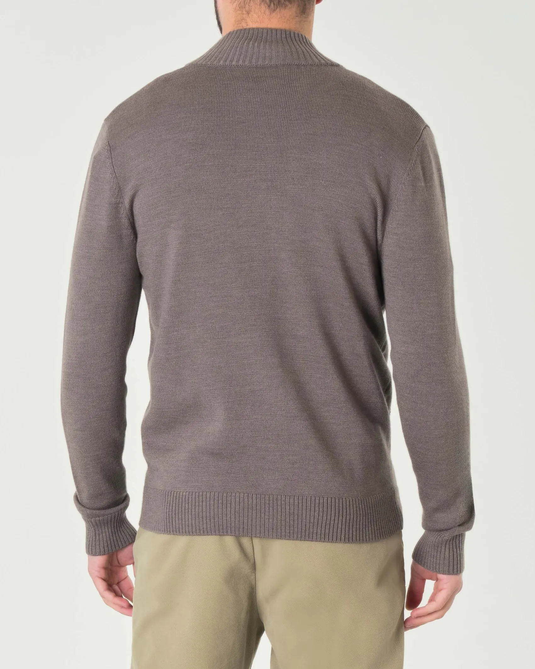 Cardigan Pellizzari color noce in maglia finezza 7 di pura lana merino con tasche frontali e collo alto