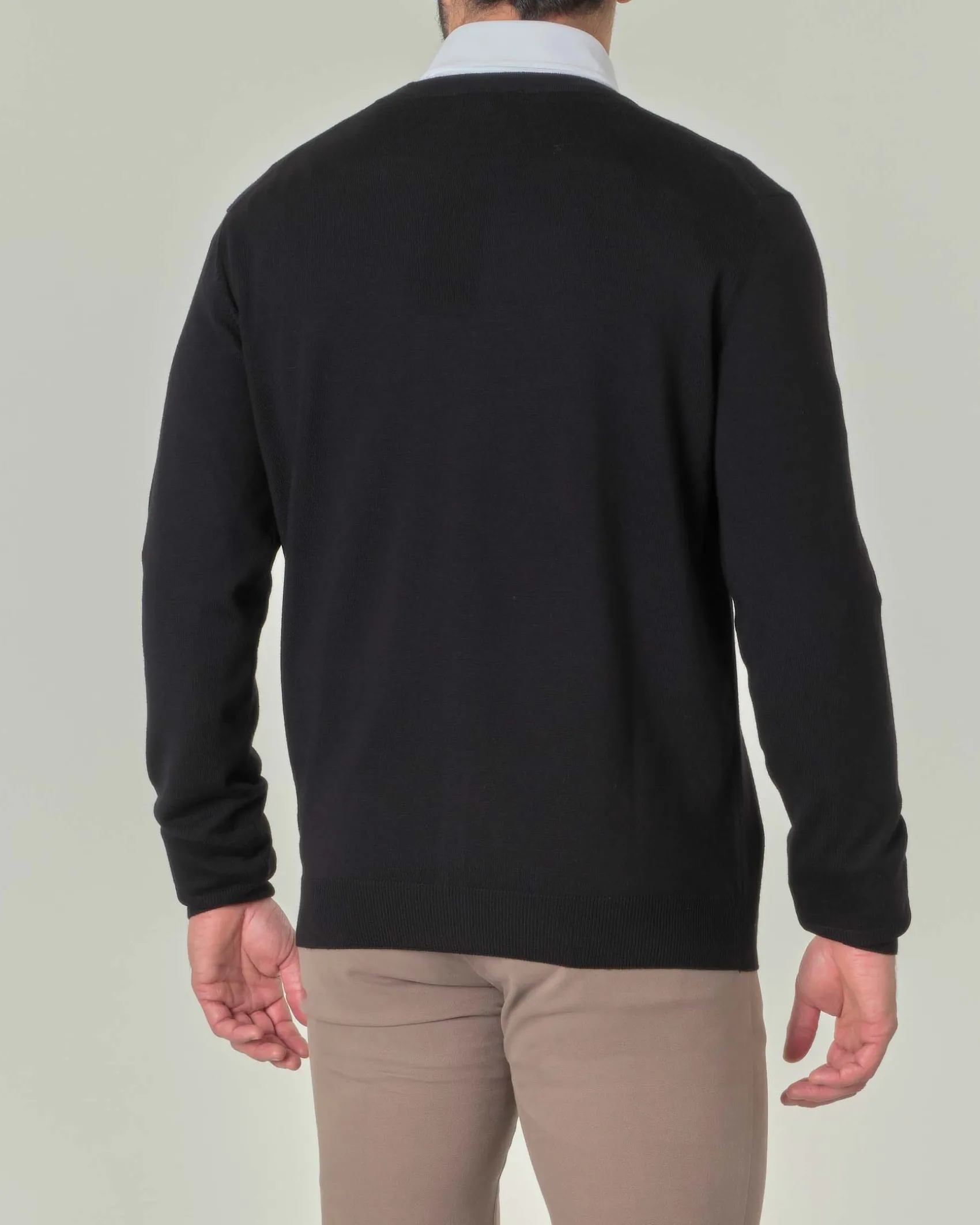 Cardigan Pellizzari nero in pura lana merino con chiusura a bottoni
