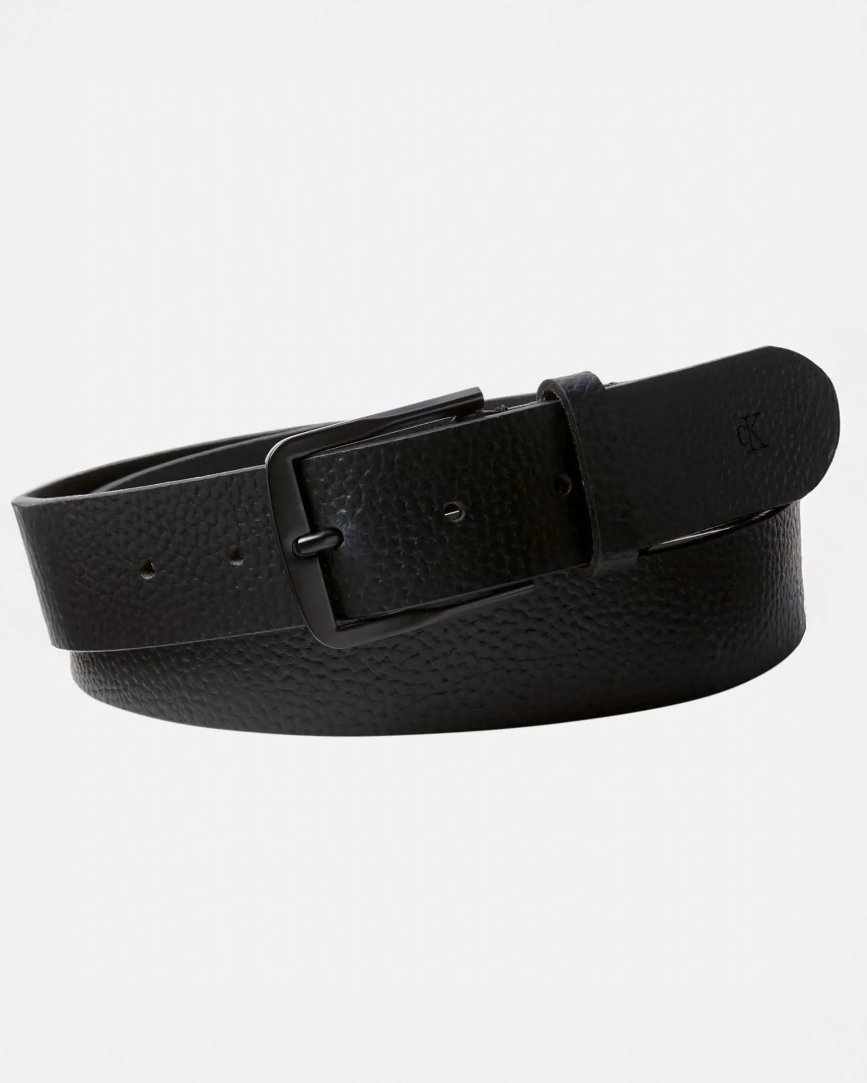 Cintura Calvin Klein Jeans nera in pelle martellata con fibbia in tono