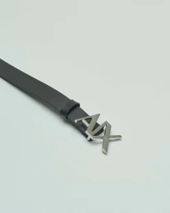 Cintura nera in similpelle effetto liscio con fibbia logo argento
