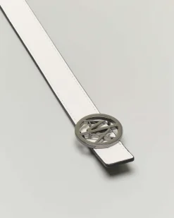 Cintura nera reversibile nel colore bianco in similpelle liscia con fibbia logo