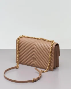 Classic Bag Chevron in pelle color cammello con fibbia Love Birds dorata e tracolla a catena regolabile