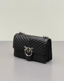 Classic Bag Chevron in pelle nera con fibbia Love Birds argento e tracolla a catena regolabile