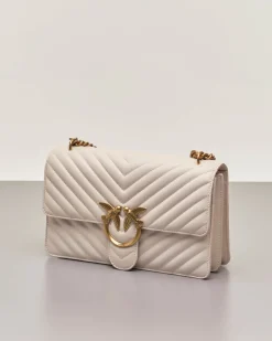 Classic Bag Chevron in pelle bianca con fibbia Love Birds dorata e tracolla a catena regolabile