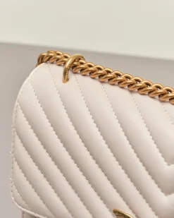 Classic Bag Chevron in pelle bianca con fibbia Love Birds dorata e tracolla a catena regolabile