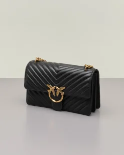 Classic Bag Chevron in pelle nera con fibbia Love Birds dorata e tracolla a catena regolabile