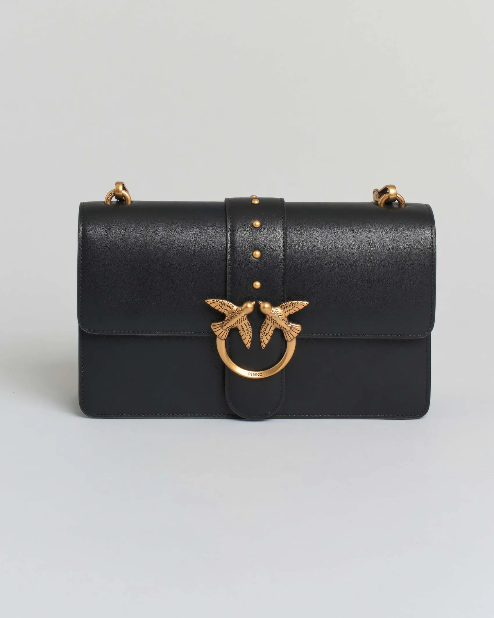 Classic Love Bag One nera in pelle liscia con fibbia Love Birds dorata e tracolla a catena rimovibile