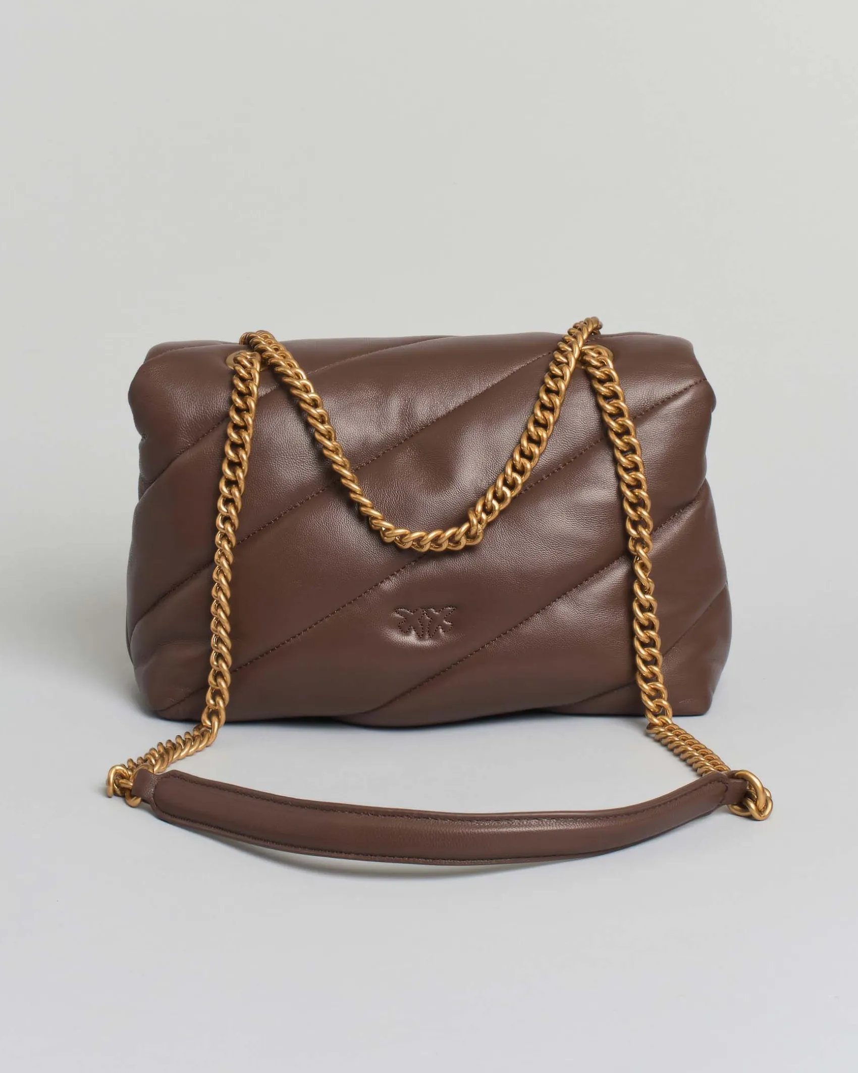 Classic Love Bag Puff Maxi Quilt Pinko marrone con fibbia Love Birds e tracolla a catena dorata