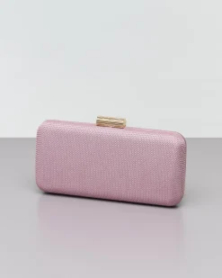 Clutch rigida rosa cipria in tessuto lavorato a micro rete con chiusura a scatto tubolare in metallo dorato