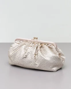 Clutch rivestita in paillettes reversibili color sabbia e oro con chiusura in metallo tono su tono