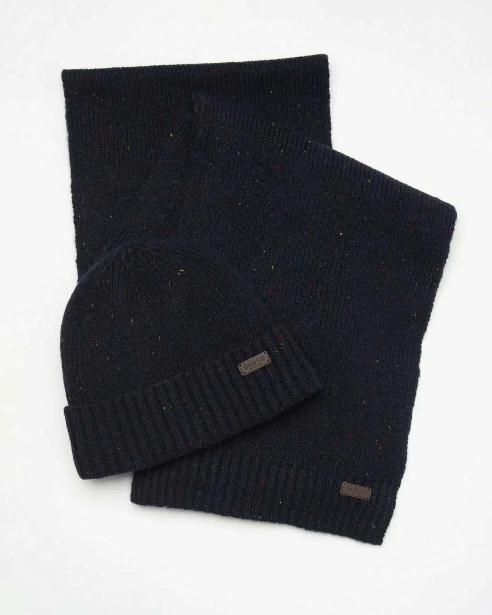 Cofanetto idea regalo Barbour composto da sciarpa e berretto blu in lana bottonata