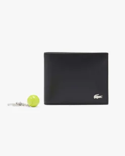 Cofanetto idea regalo Lacoste composto da portafoglio in pelle e portachiavi con pallina da tennis 3D