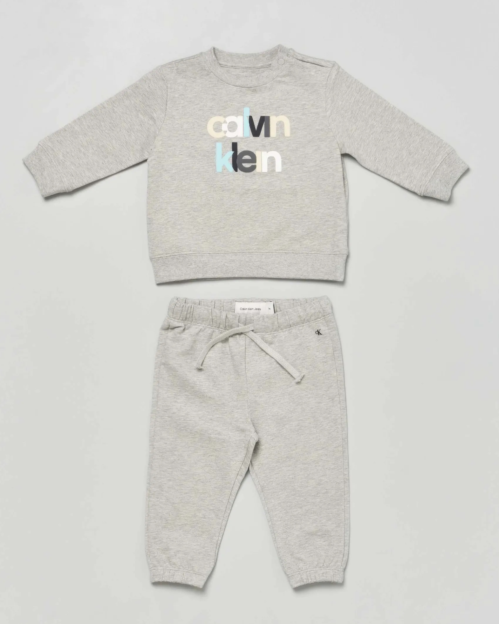 Completo Calvin Klein maglia e pantalone grigi in cotone garzato con logo multicolor