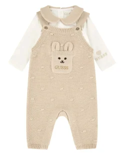 Completo Guess beige e bianco con salopette tricot e body