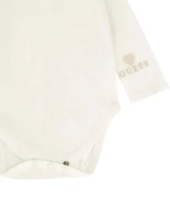 Completo Guess beige e bianco con salopette tricot e body