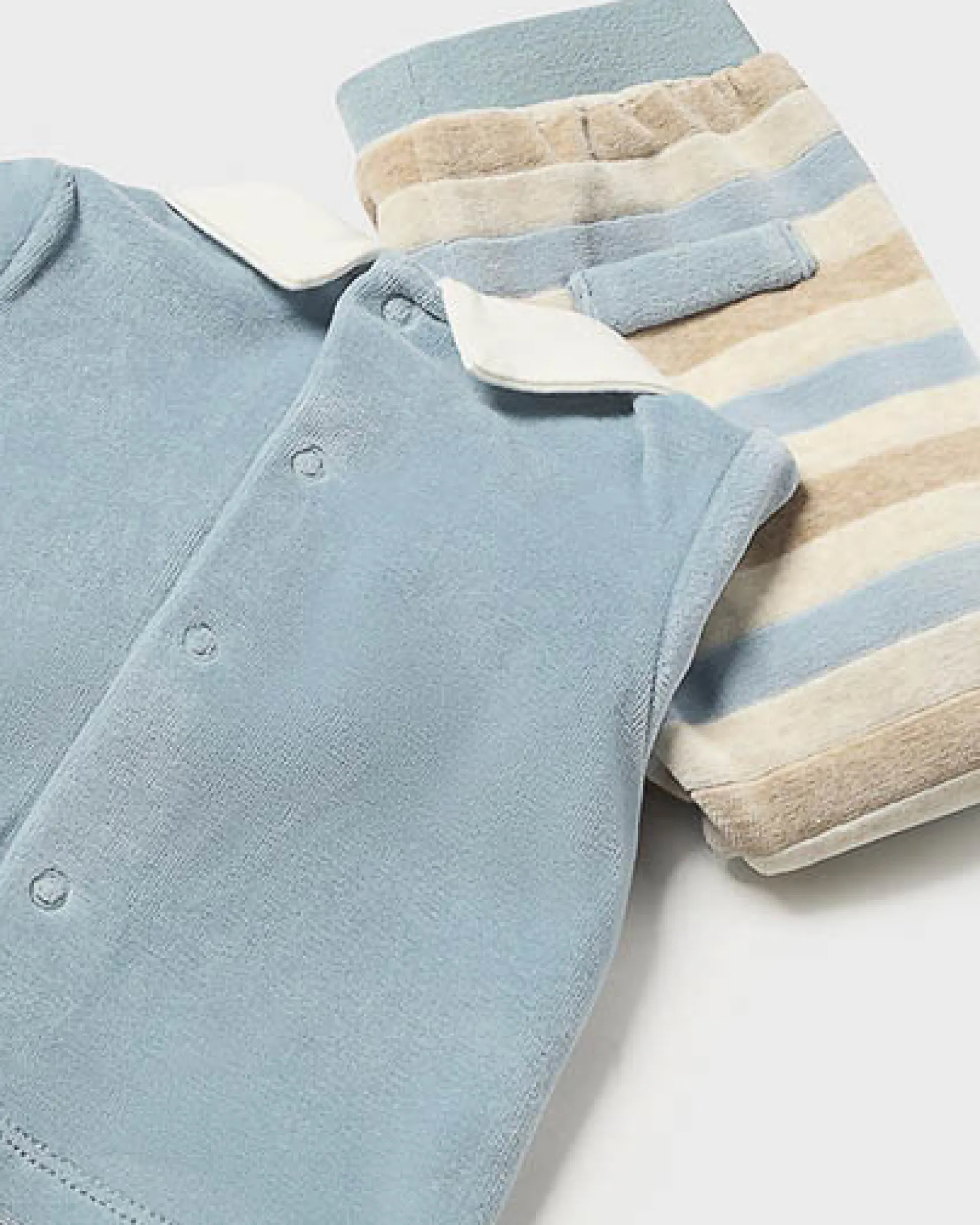Completo Mayoral azzurro e beige in velluto a due pezzi