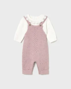 Completo Mayoral con maglioncino bianco con rouches e salopette rosa tricot