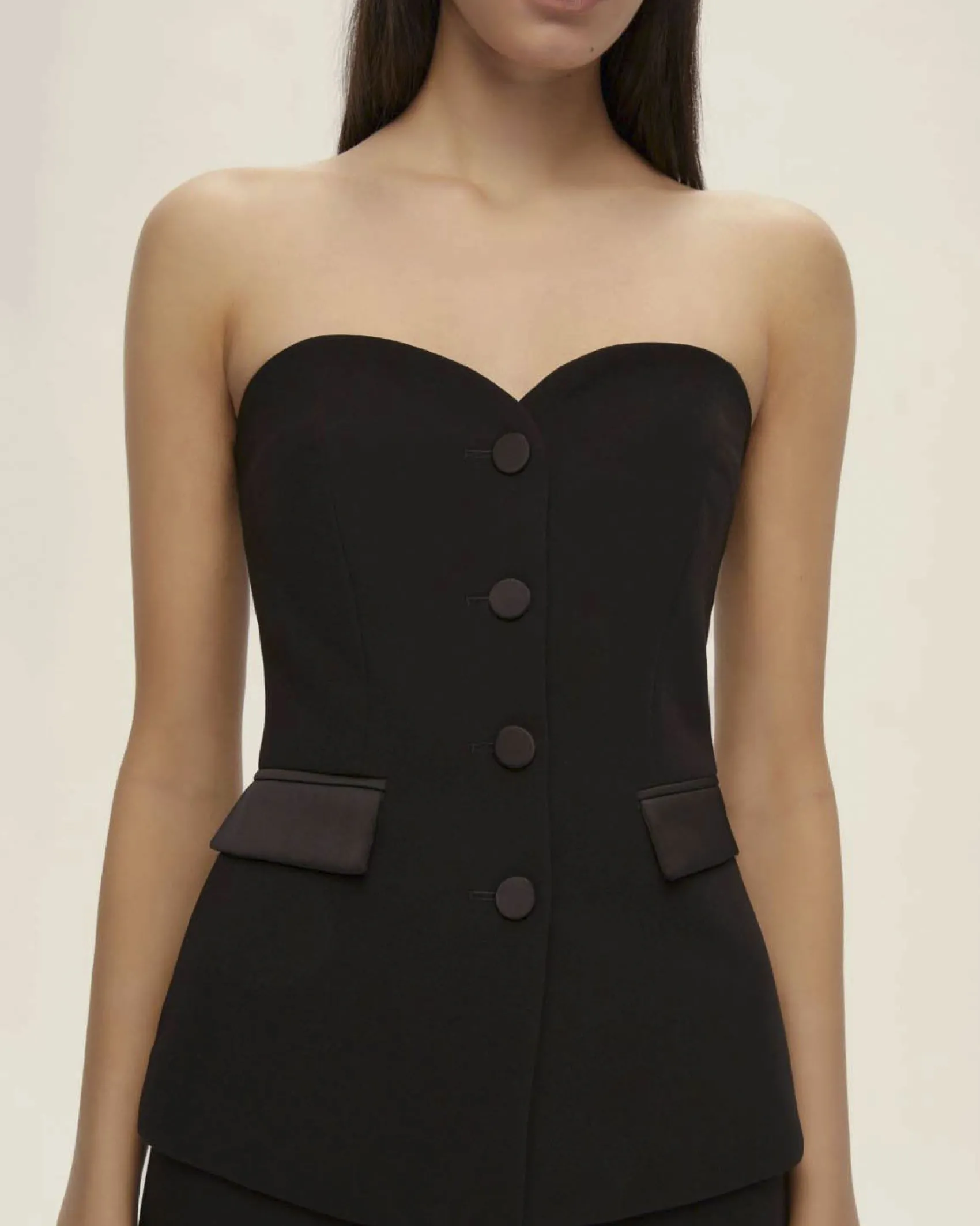 Completo nero Emme Marella a bustier con scollo a cuore e pantalone straight con vita in raso