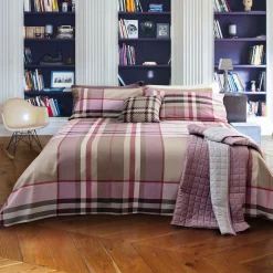 Copriletto trapuntato a una piazza a fantasia tartan rosa e beige