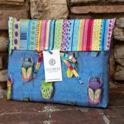 Copripiumino Beetles Izylinen double face a una piazza in cotone azzurro a stampa scarabei e righe multicolore
