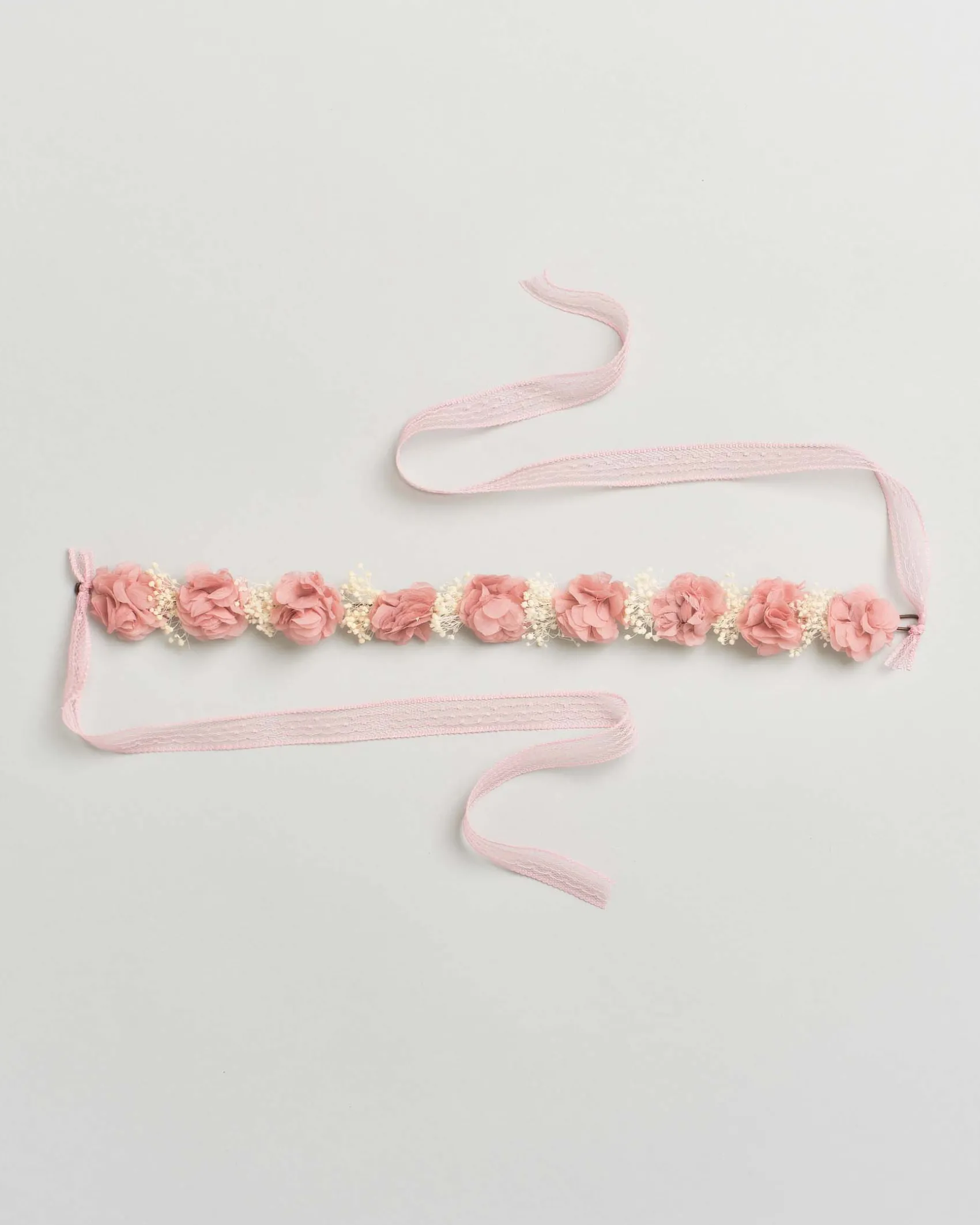 Coroncina con fiori rosa e fiocco