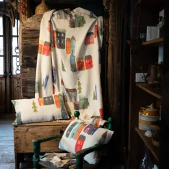 Federa per cuscino Telinus in cotone avorio a stampa Happy Cottage multicolore