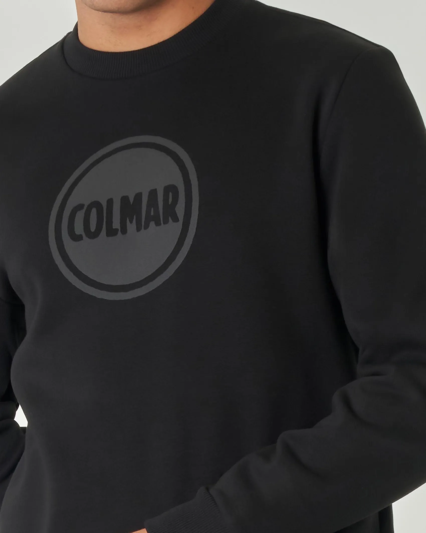 Felpa Colmar Originals nera girocollo con logo bollo applicato sul petto
