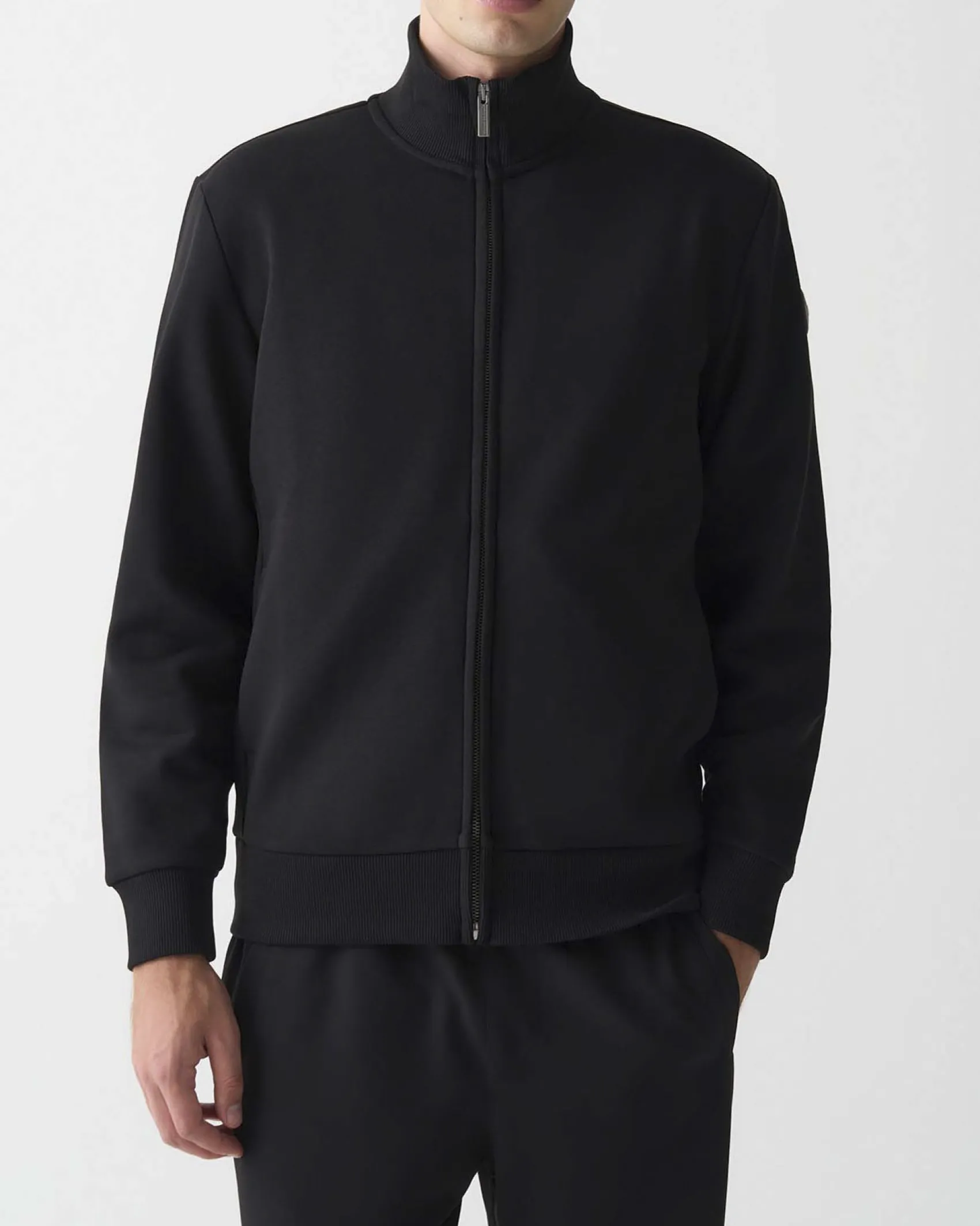 Felpa Colmar Originals nera con chiusura zip e logo bollo applicato sulla manica