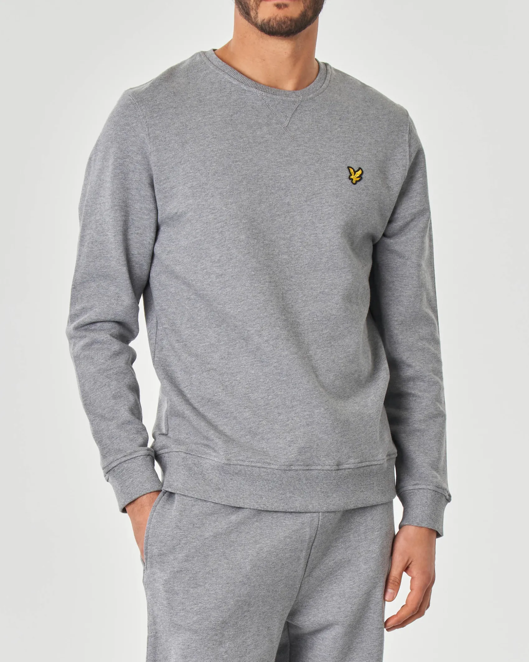 Felpa Lyle & Scott grigia girocollo con logo aquila gialla ricamato sul petto