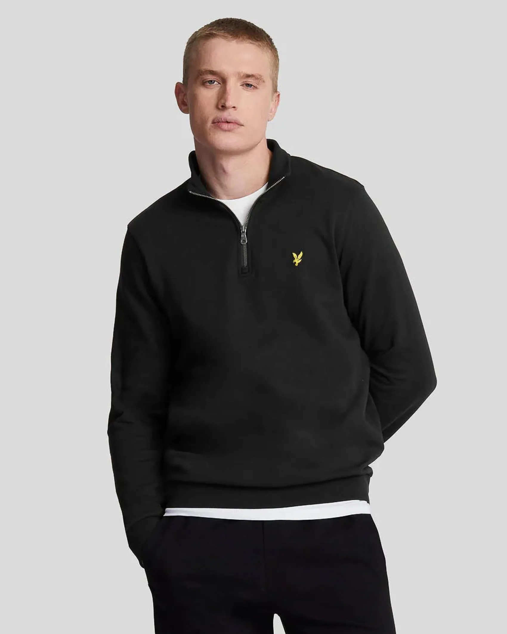 Felpa Lyle & Scott nera in cotone con apertura a mezza zip