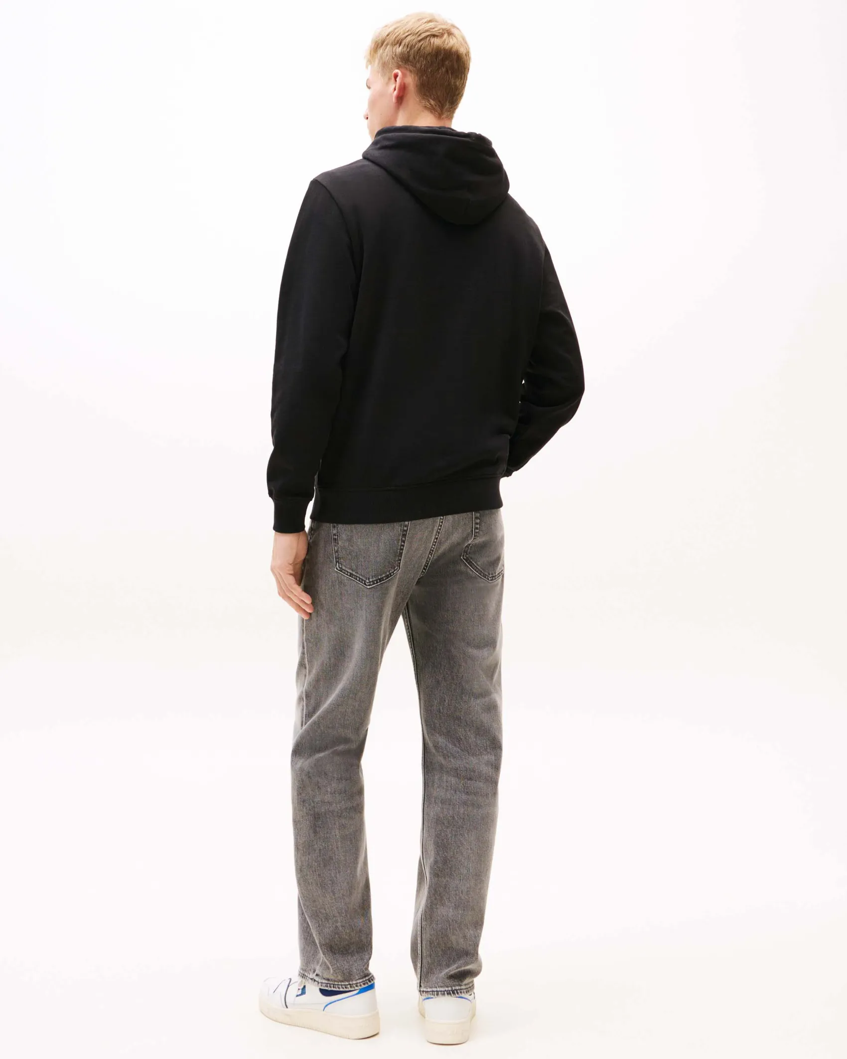 Felpa Tommy Jeans nera con cappuccio tasche a marsupio e logo stampato