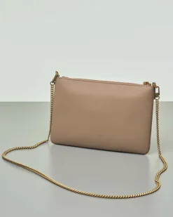 Flat Love bag in pelle liscia color cammello con tracolla removibile e logo dorato applicato