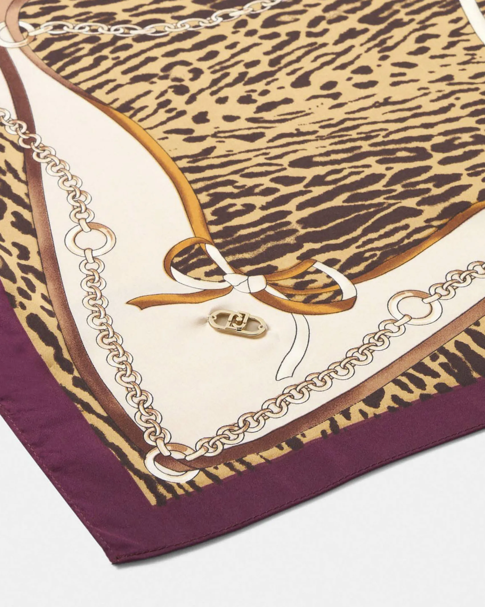 Foulard Liu Jo Accessories bordeaux con motivo patchwork animalier