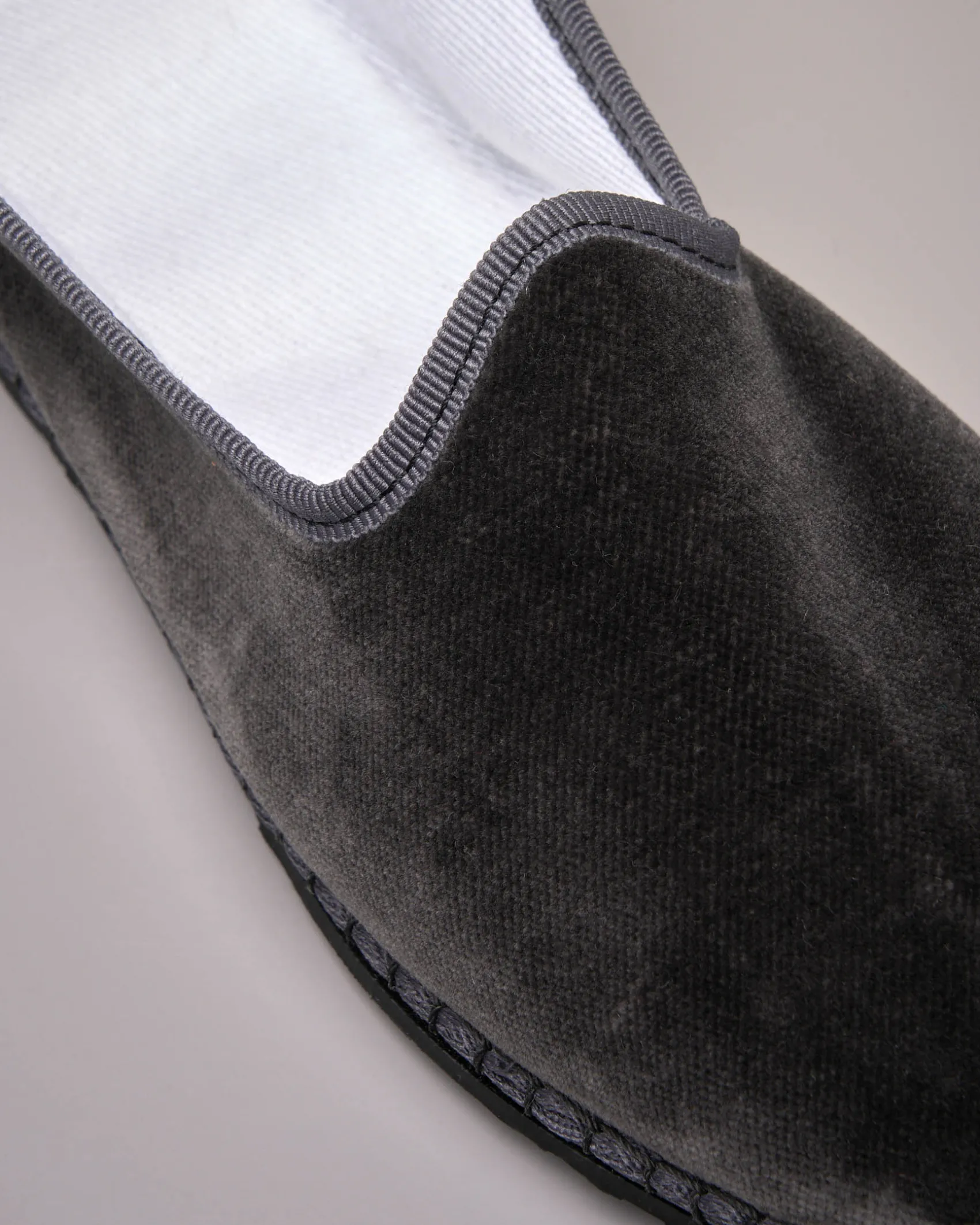 Friulane in velluto color grigio