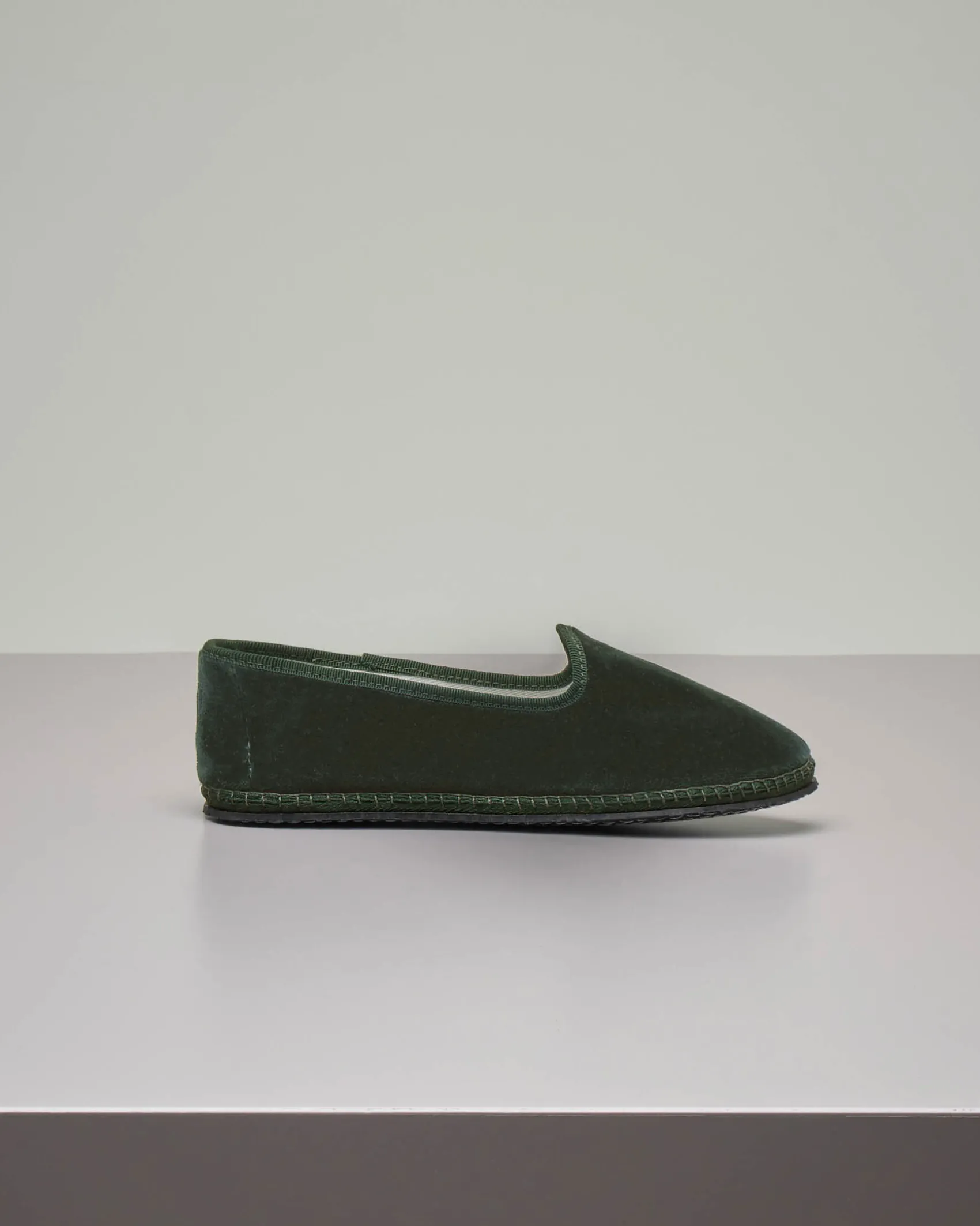 Friulane in velluto color verde militare