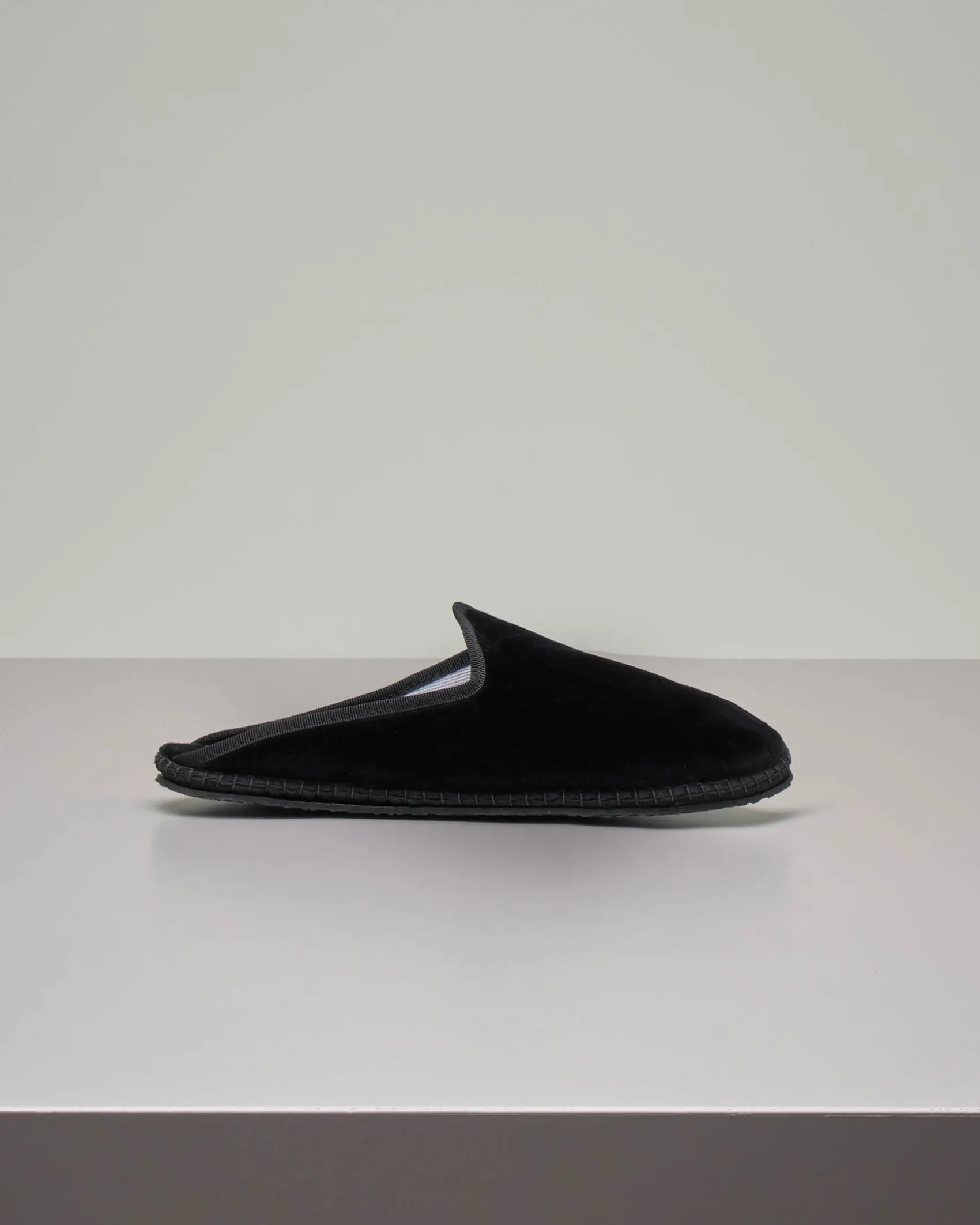 Friulane modello sabot in velluto nero