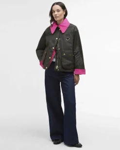 Giacca Barbour Spey Icons verde oliva in cotone cerato con colletto e polsini in velluto fucsia a costine
