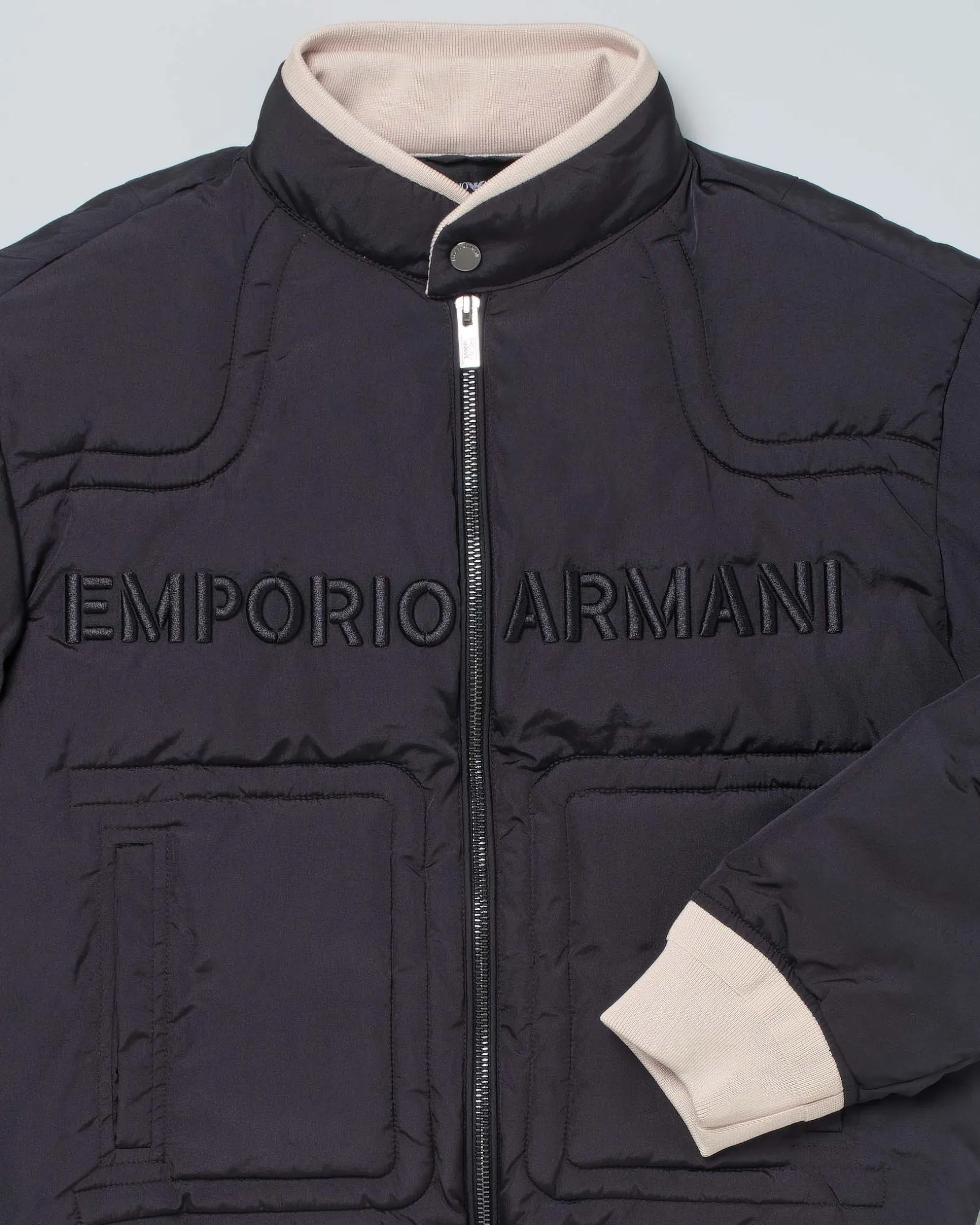 Giacca Emporio Armani bomber blu imbottita con profili beige