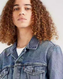 Giacca Levi's Trucker in denim lavaggio chiaro super stone washed