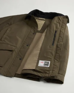 Giacone verde militare Woolrich in Ramar Cloth con colletto blu in velluto