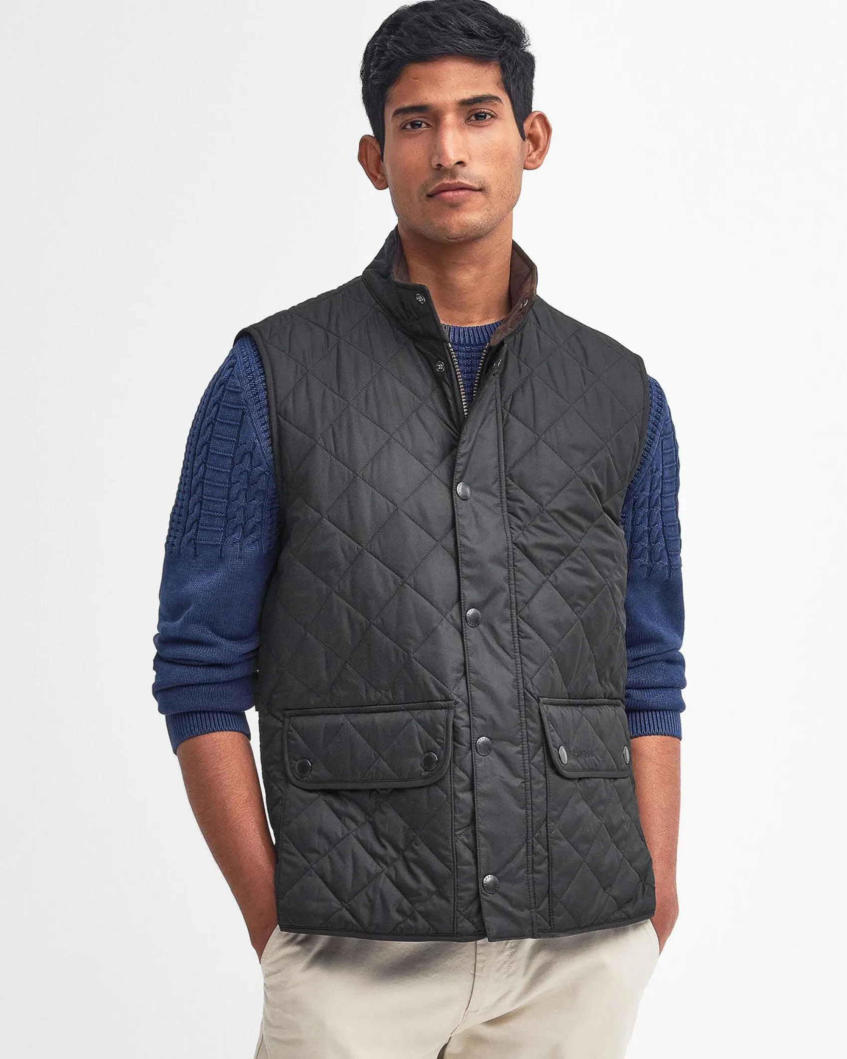 Gilet Barbour Lowerdale nero trapuntato a rombi con colletto in velluto marrone