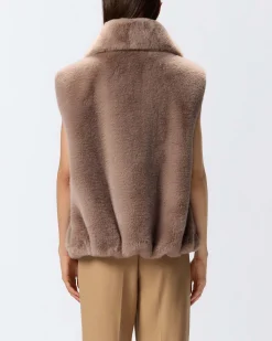 Gilet color noce Pinko in ecopelliccia con maniche ad aletta e profili in similpelle tono su tono