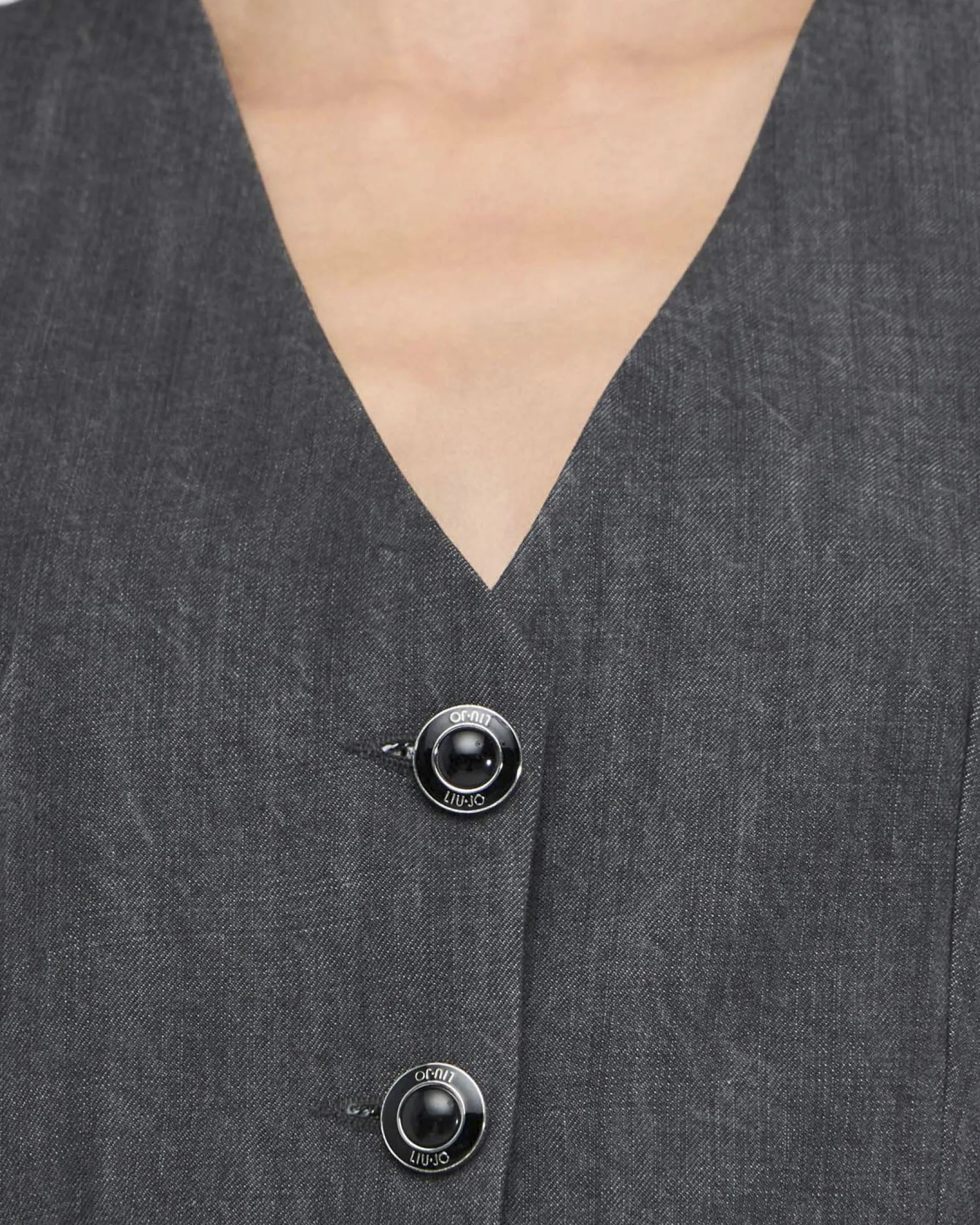 Gilet Liu Jo Jeans grigio in lyocell con bottoni frontali